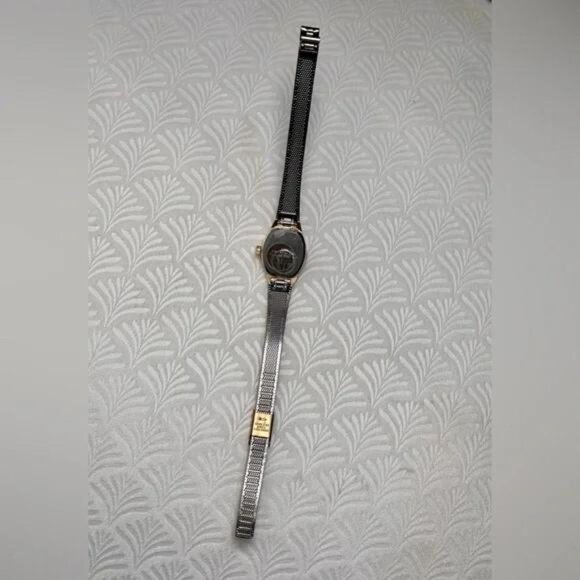Rare Vintage Benrus Women’s Watch Gold Tone Stainless Steel 8” Beautiful Dainty - Picture 6 of 9